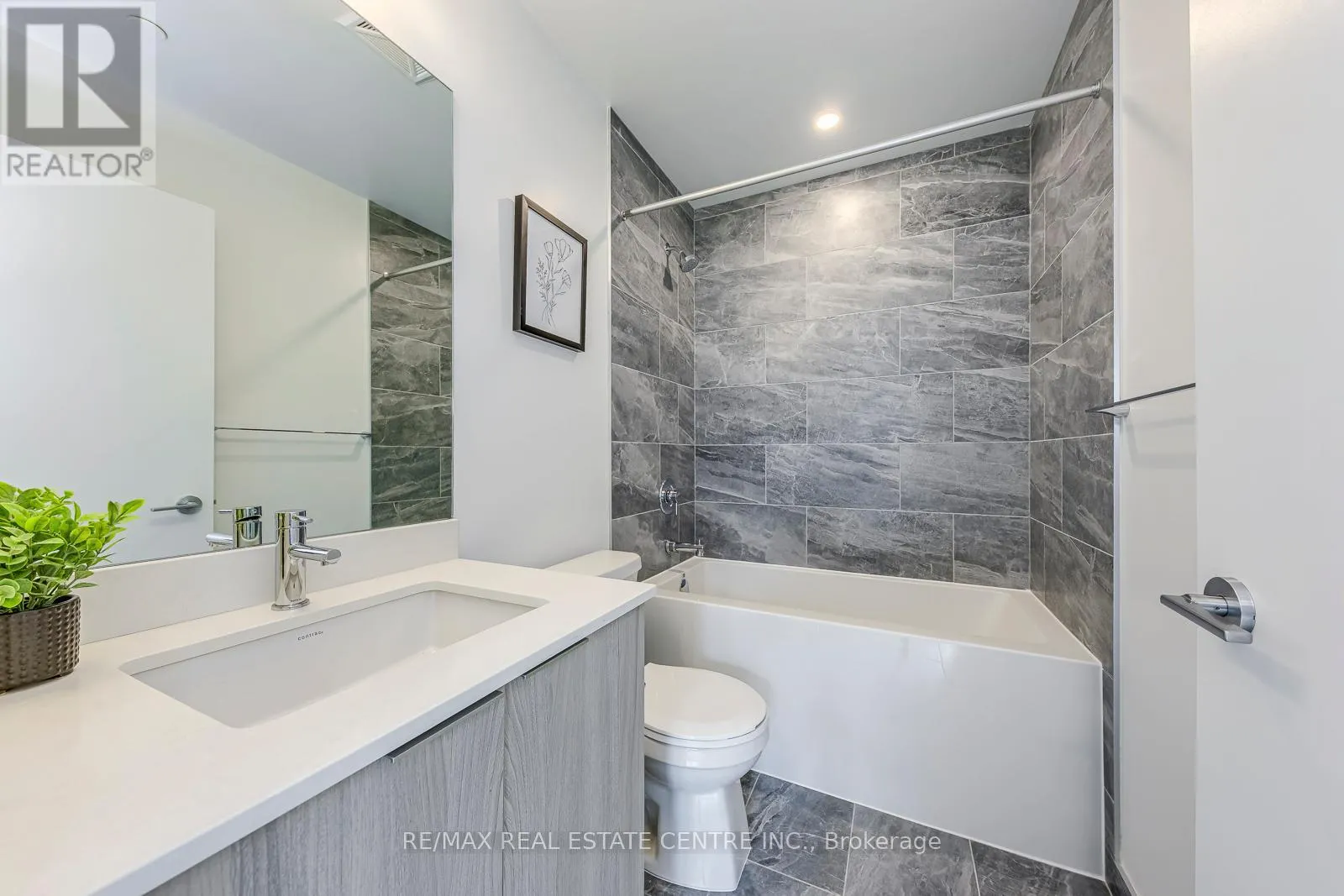 708 - 395 SQUARE ONE DRIVE