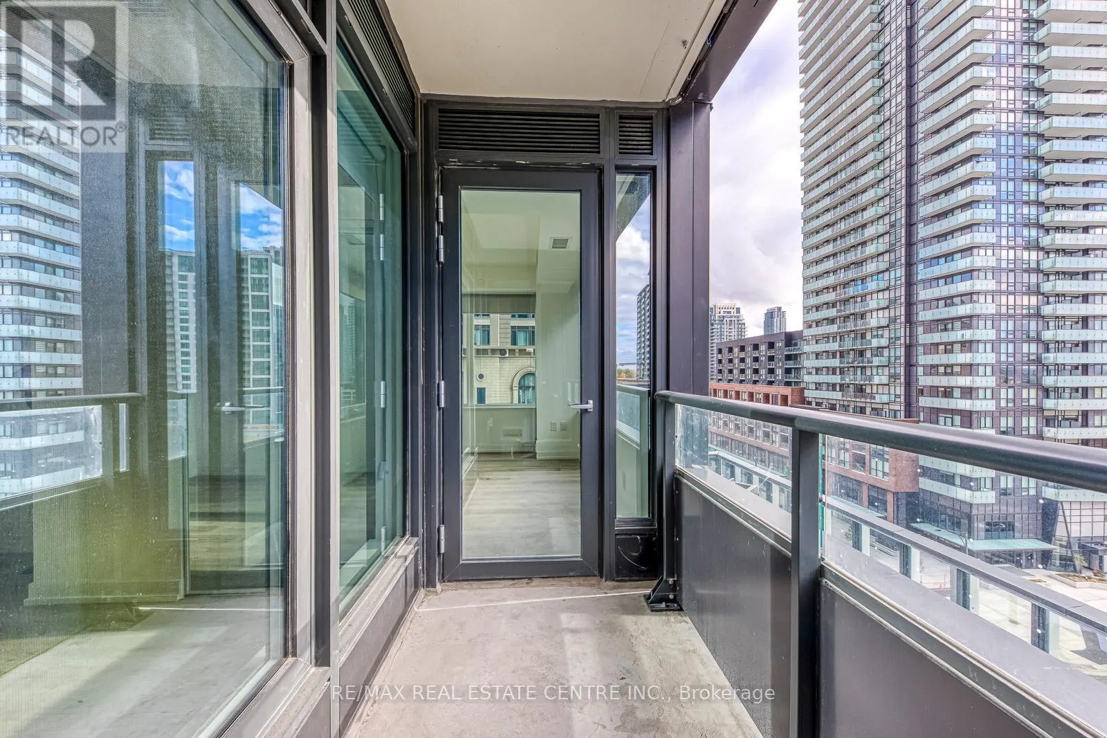 708 - 395 SQUARE ONE DRIVE