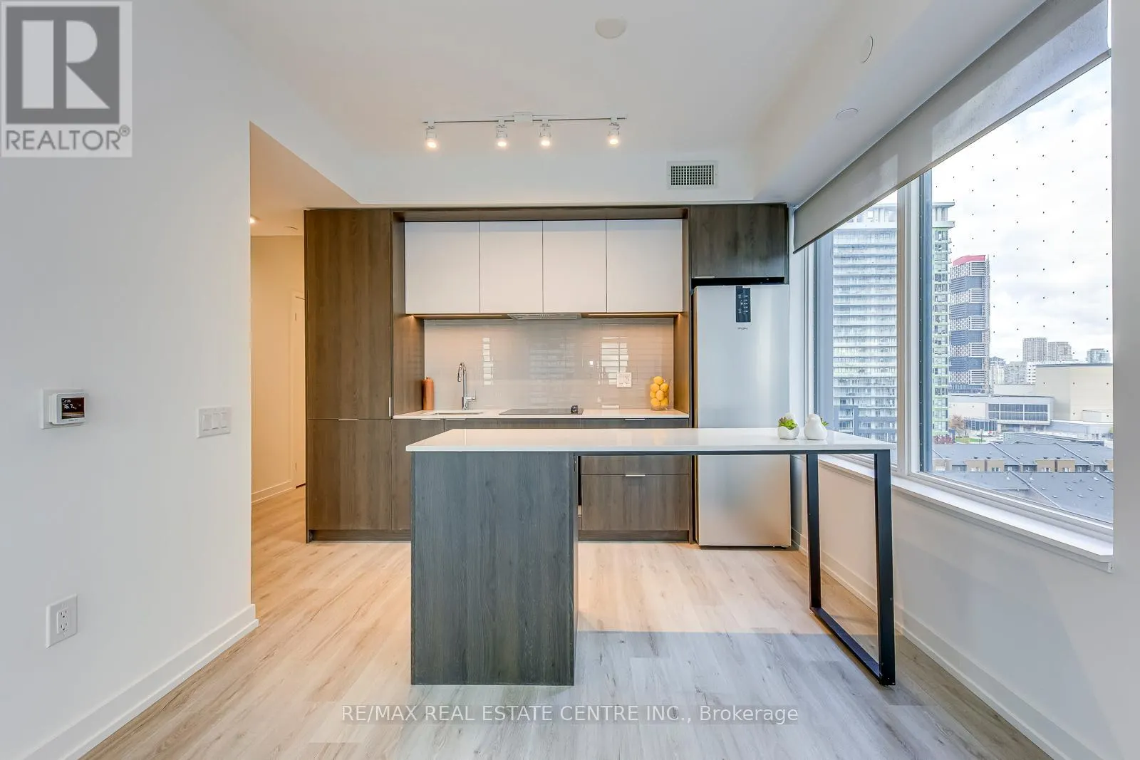 708 - 395 SQUARE ONE DRIVE