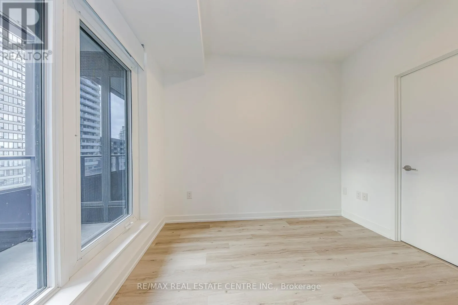 708 - 395 SQUARE ONE DRIVE