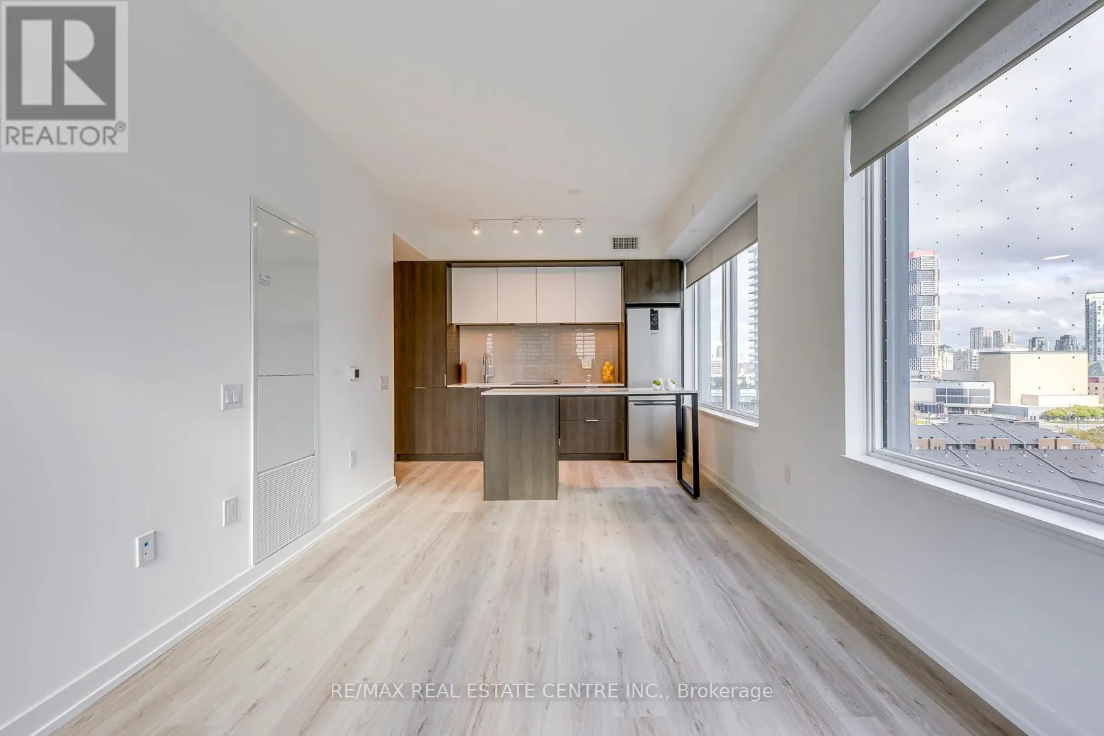 708 - 395 SQUARE ONE DRIVE