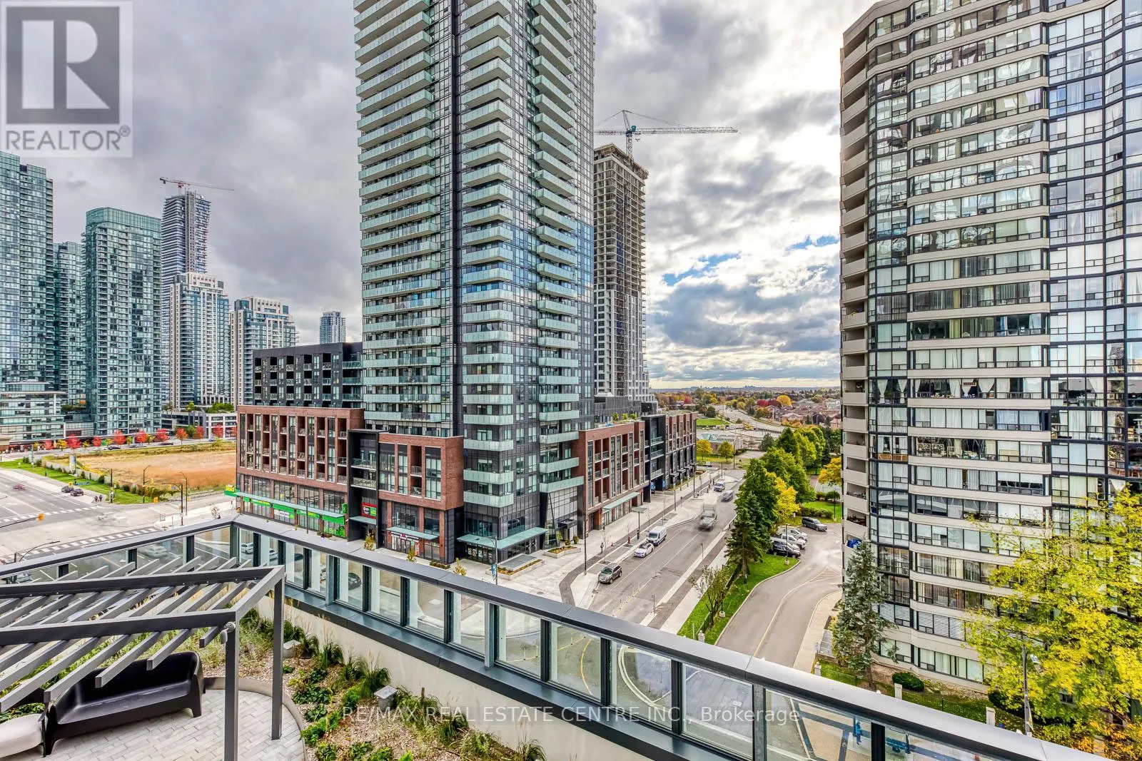 708 - 395 SQUARE ONE DRIVE