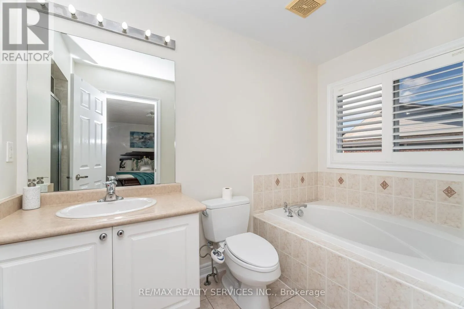 7 BLUE DIAMOND DRIVE