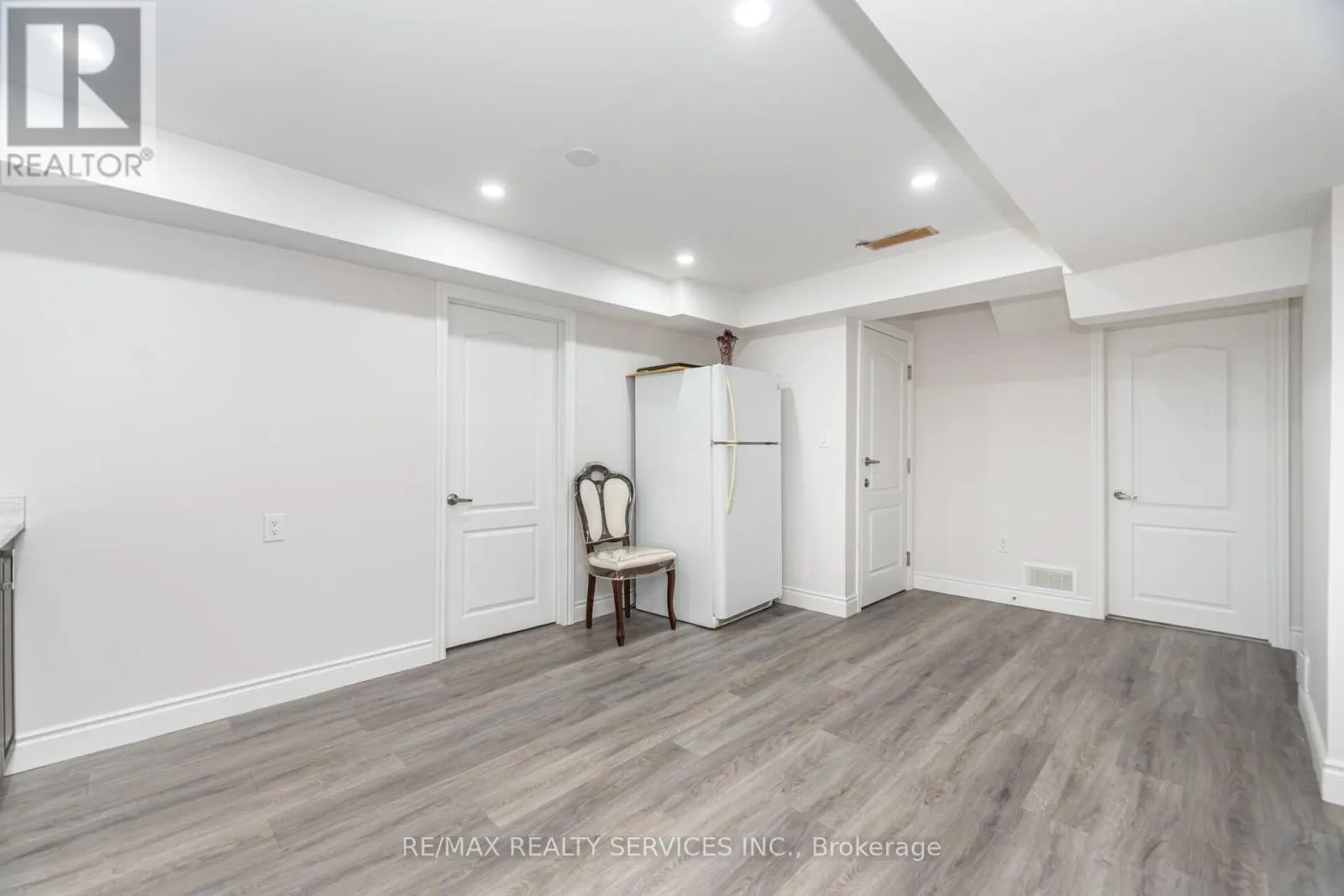 7 BLUE DIAMOND DRIVE