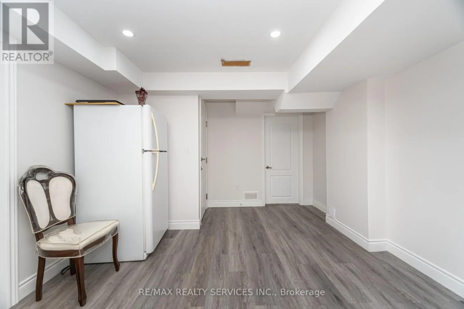 7 BLUE DIAMOND DRIVE