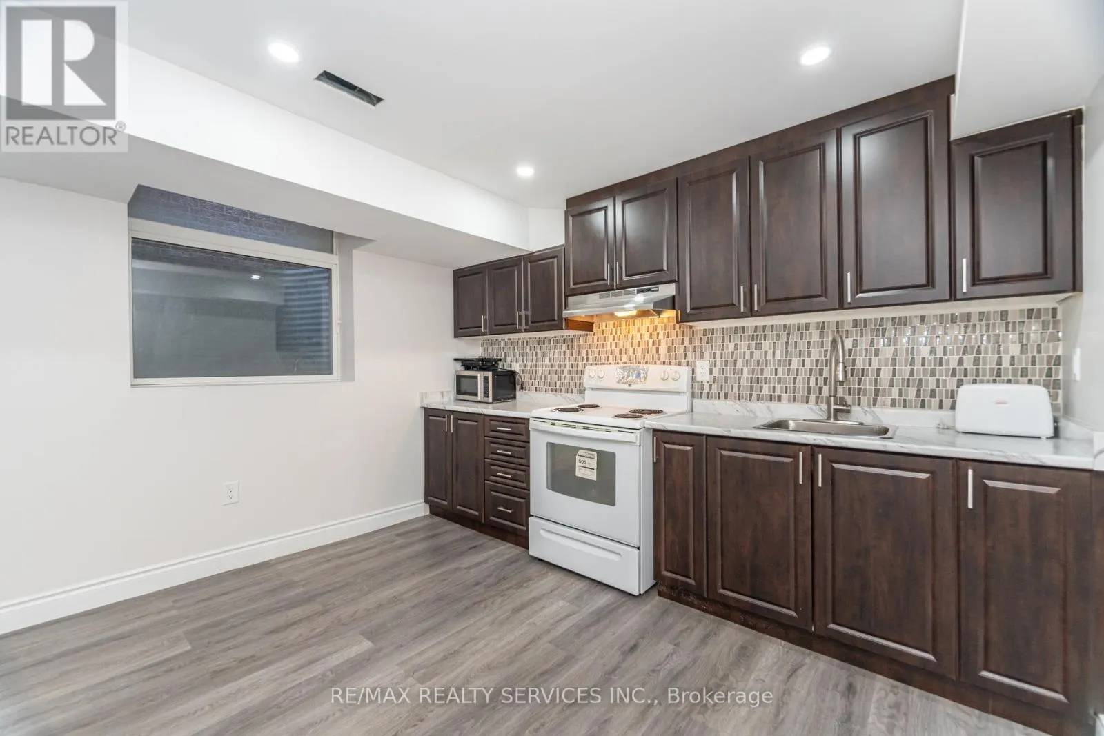 7 BLUE DIAMOND DRIVE