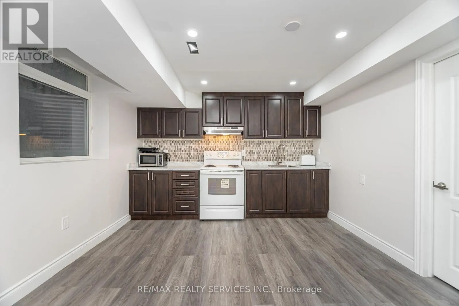 7 BLUE DIAMOND DRIVE