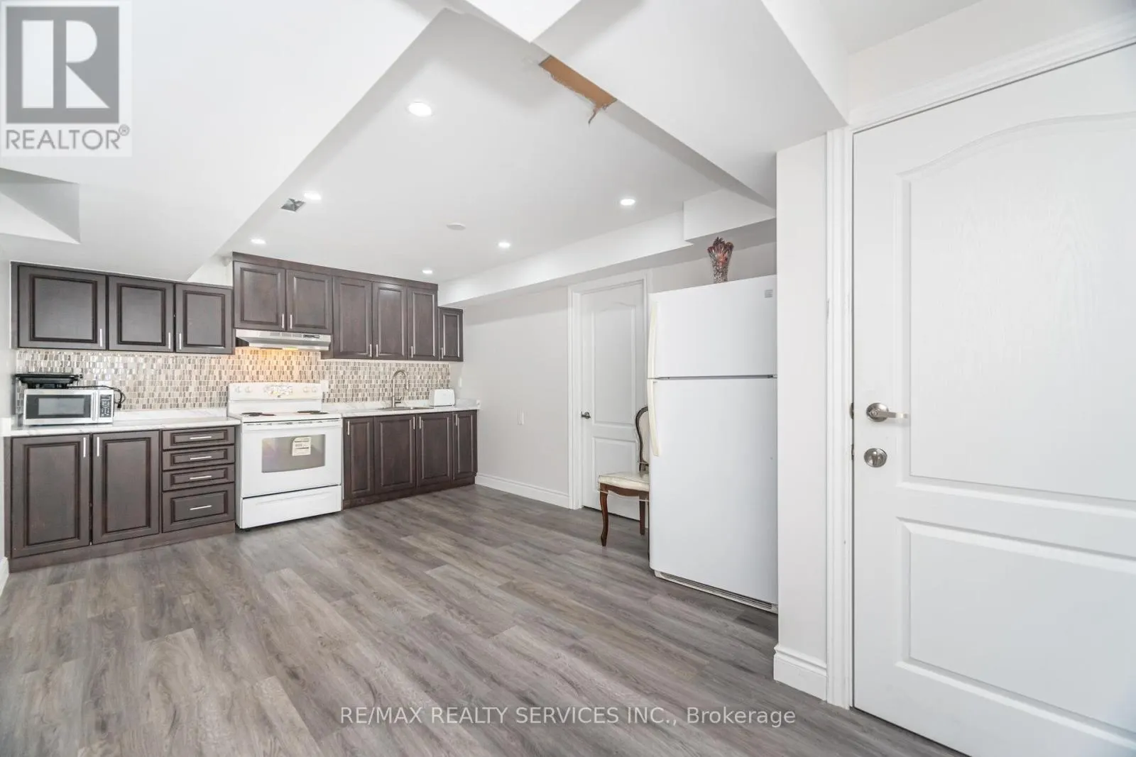 7 BLUE DIAMOND DRIVE