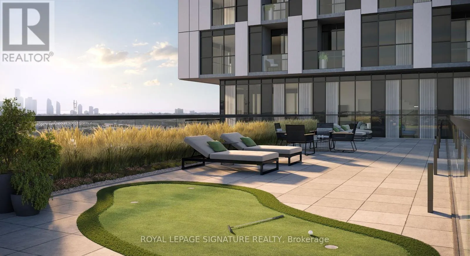 525 - 1007 THE QUEENSWAY