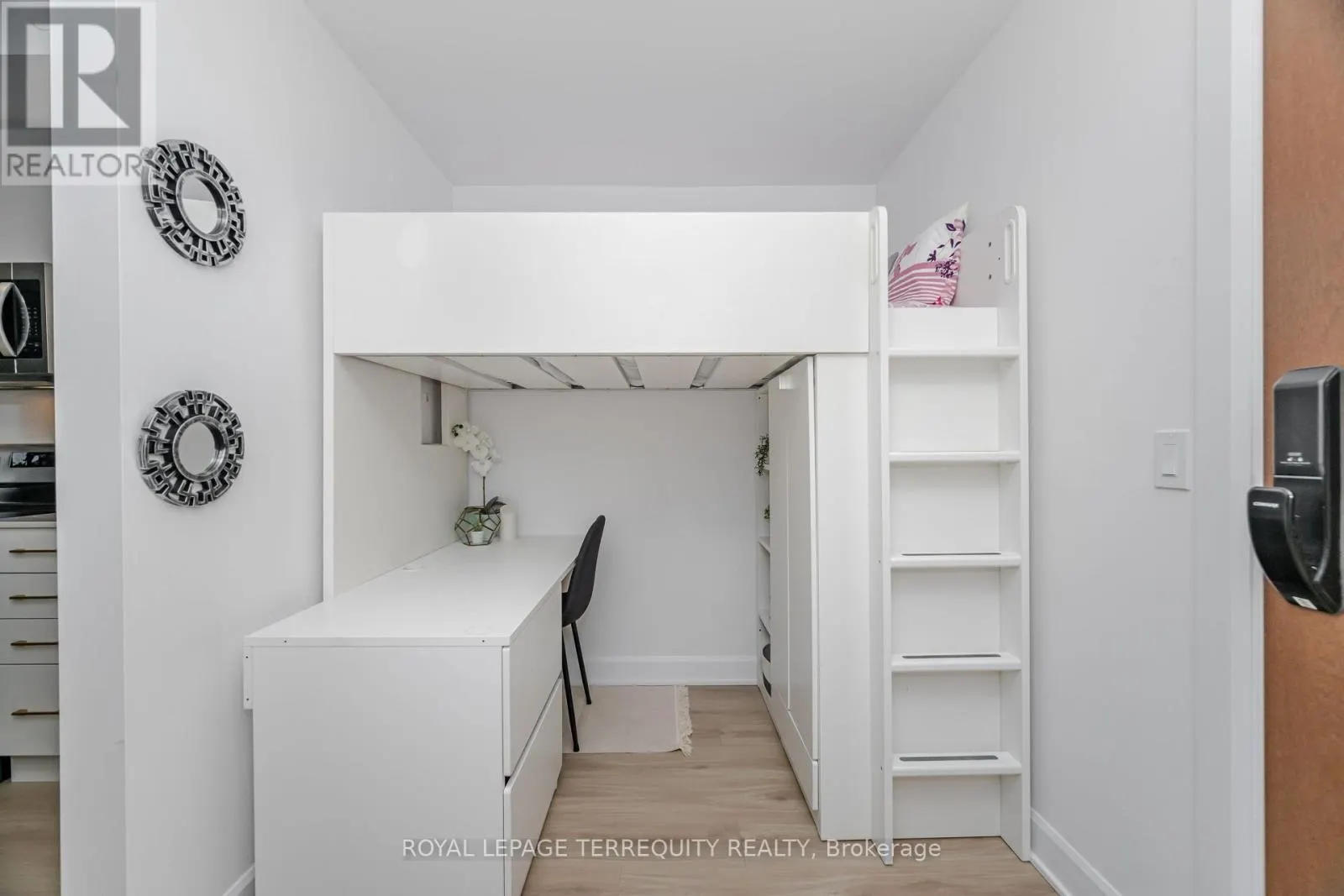 515 - 3240 WILLIAM COLTSON AVENUE