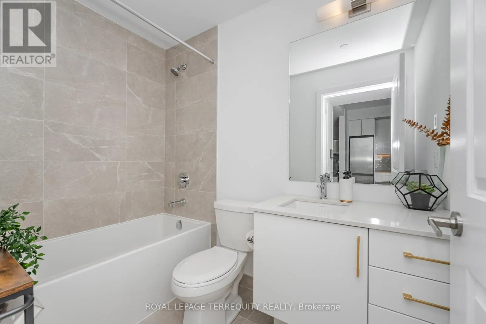 515 - 3240 WILLIAM COLTSON AVENUE