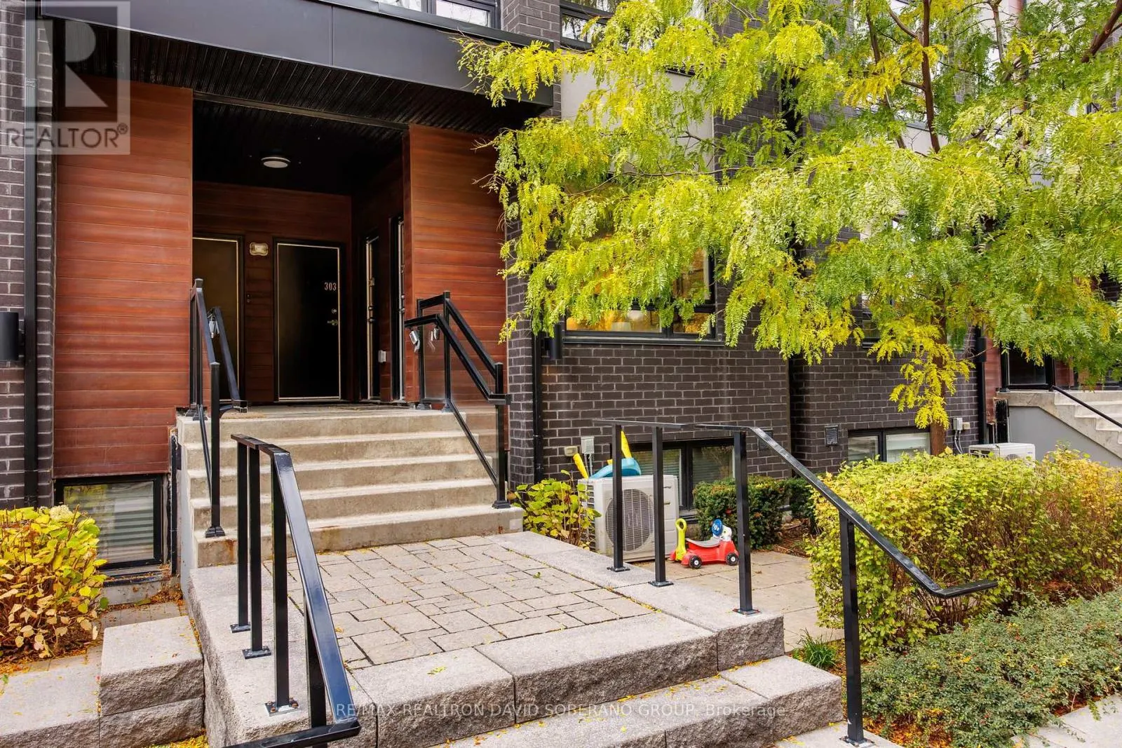 202 - 1120 BRIAR HILL AVENUE