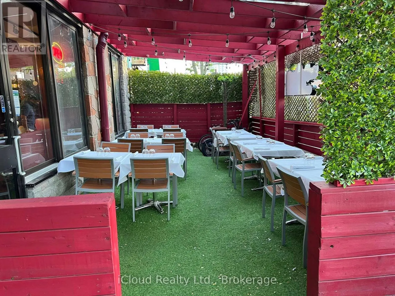 231 LAKESHORE ROAD E