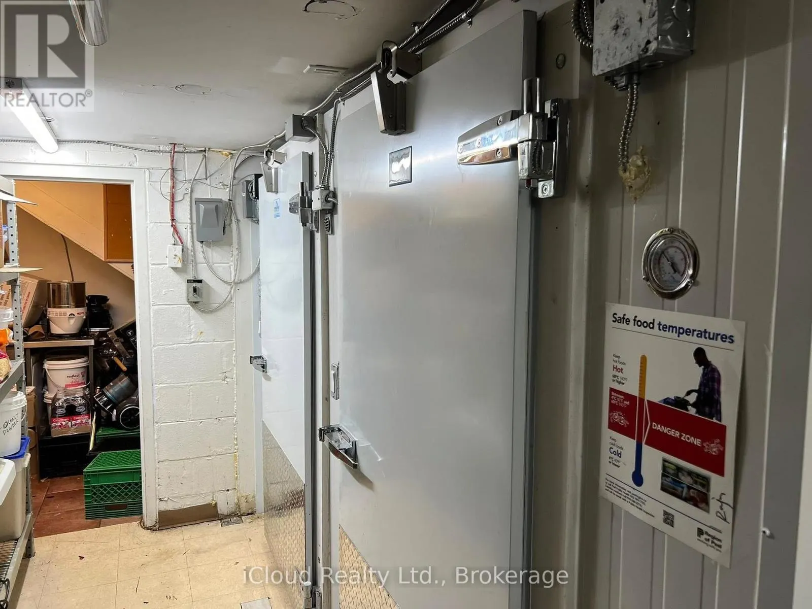 231 LAKESHORE ROAD E