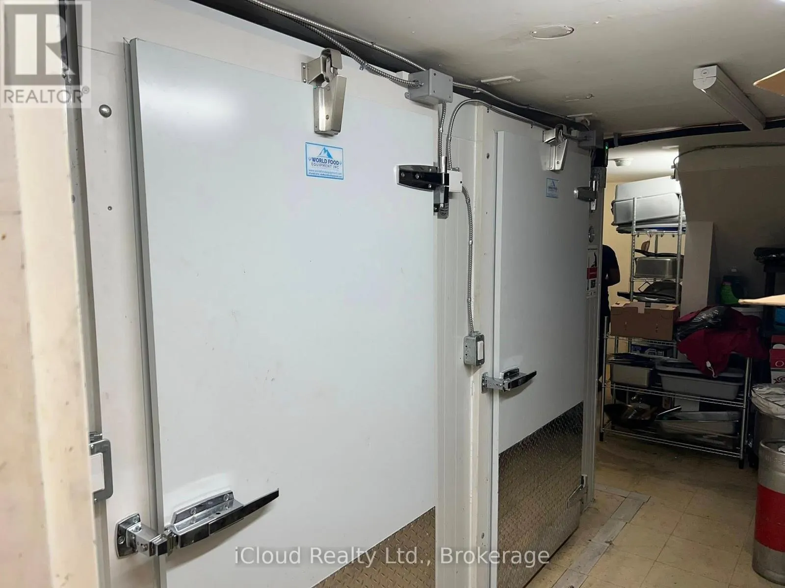 231 LAKESHORE ROAD E