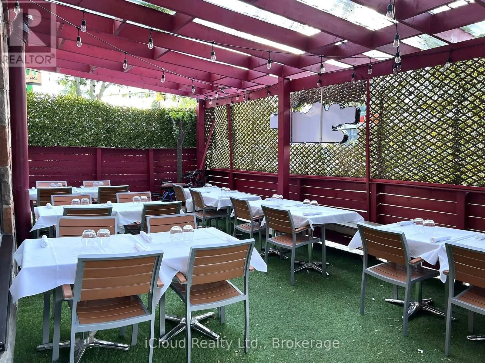 231 LAKESHORE ROAD E