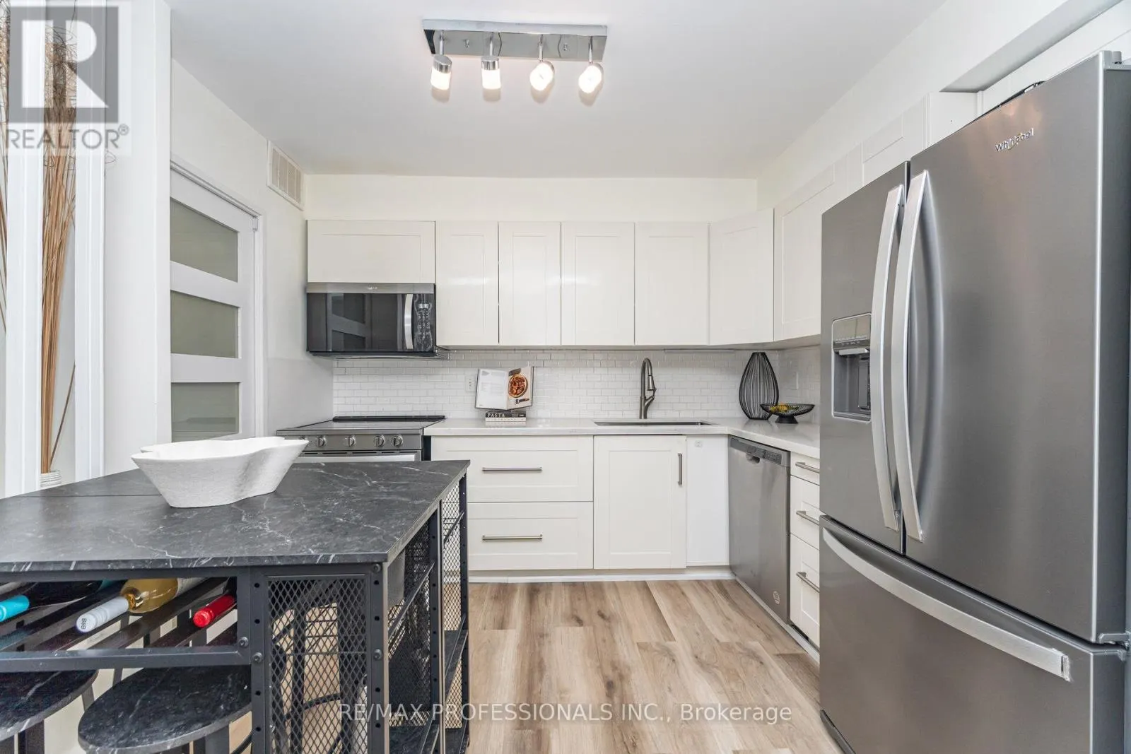 326B - 364 THE EAST MALL