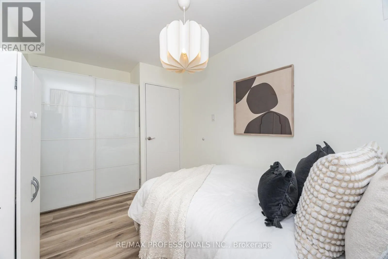 326B - 364 THE EAST MALL