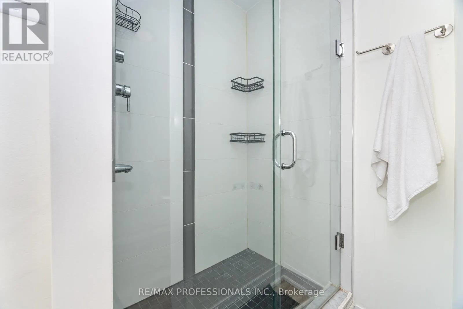 326B - 364 THE EAST MALL