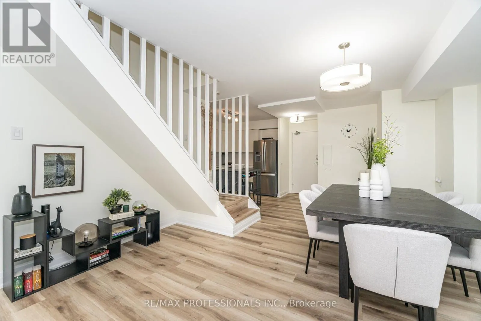 326B - 364 THE EAST MALL