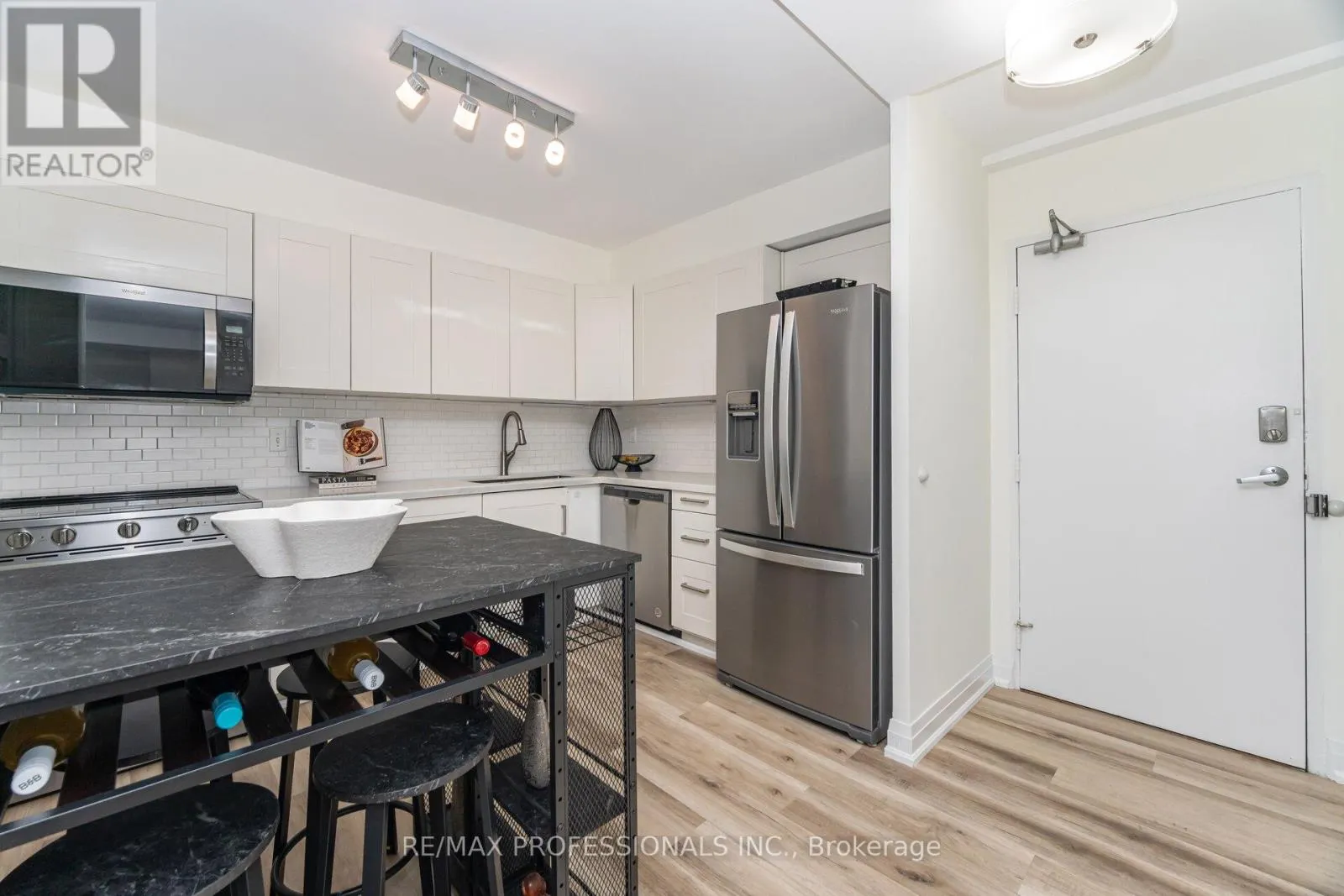 326B - 364 THE EAST MALL