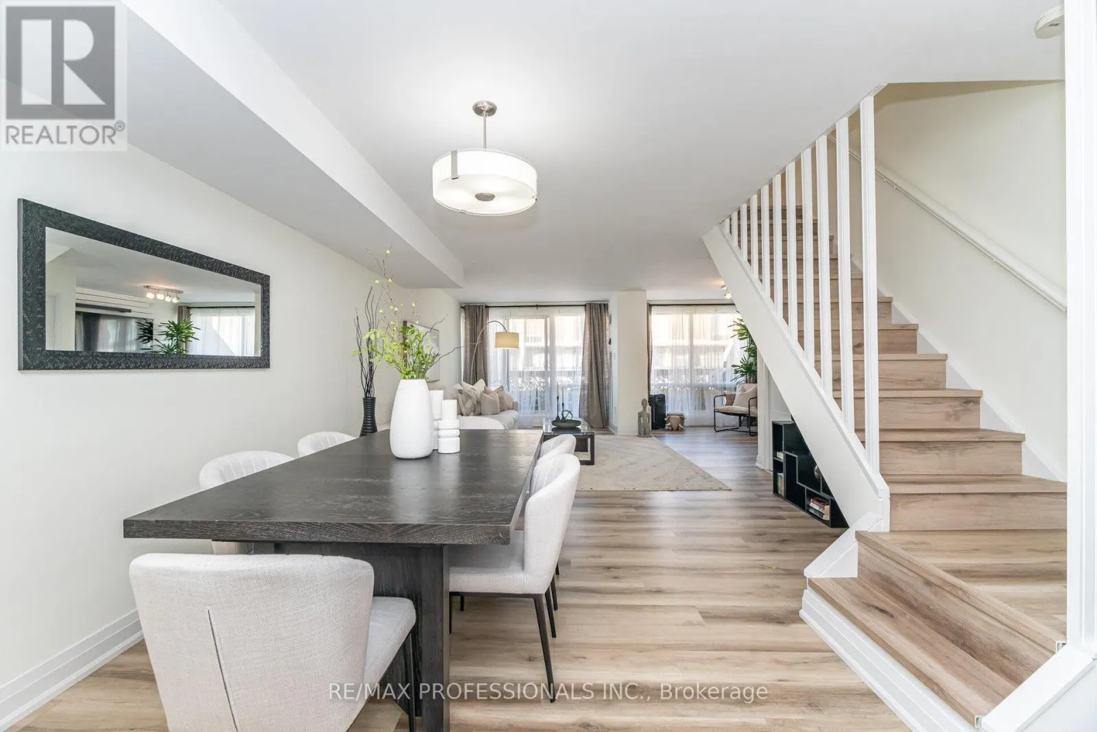 326B - 364 THE EAST MALL