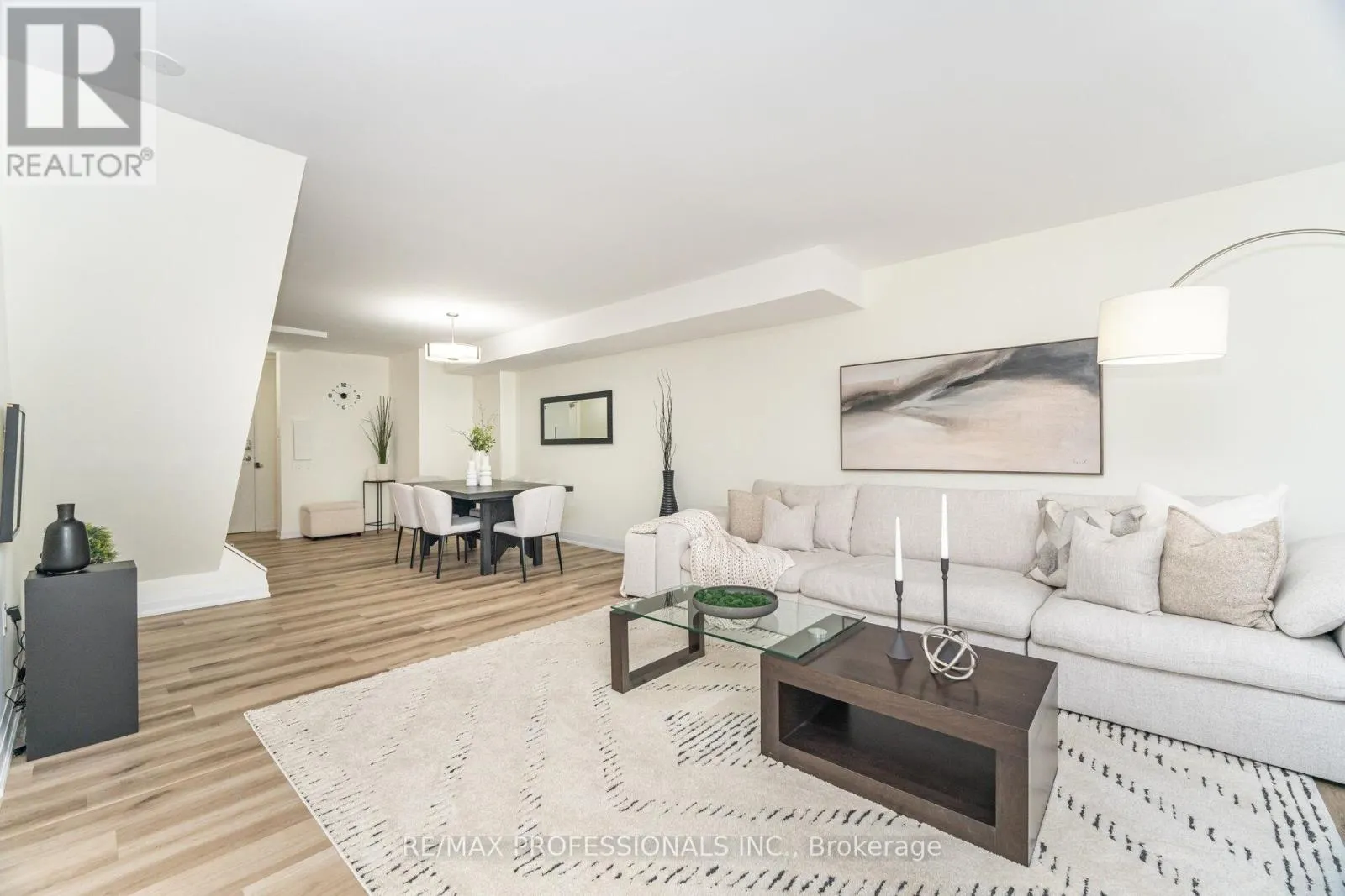 326B - 364 THE EAST MALL