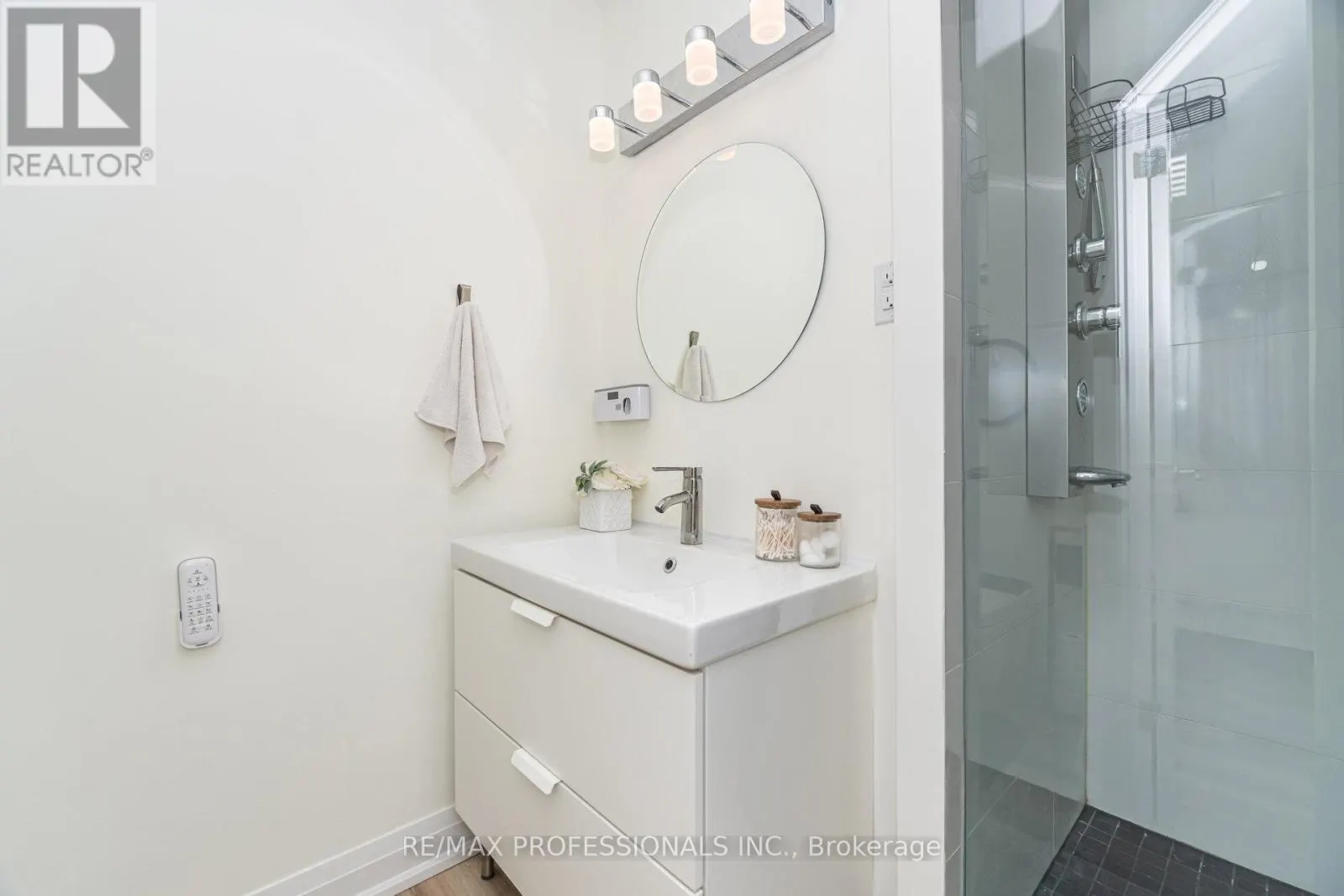 326B - 364 THE EAST MALL