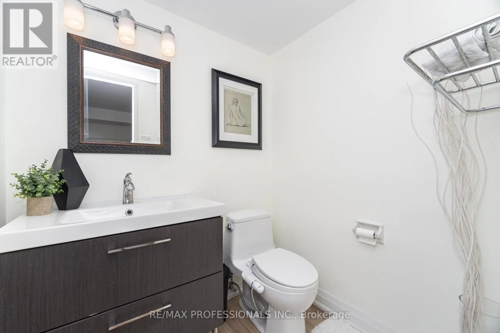 326B - 364 THE EAST MALL