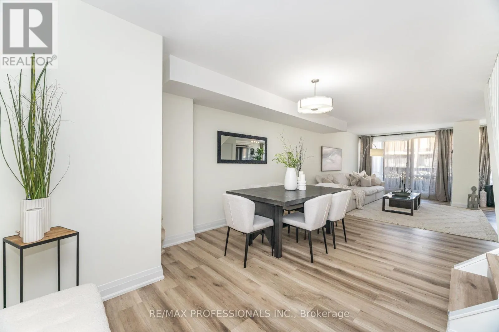 326B - 364 THE EAST MALL