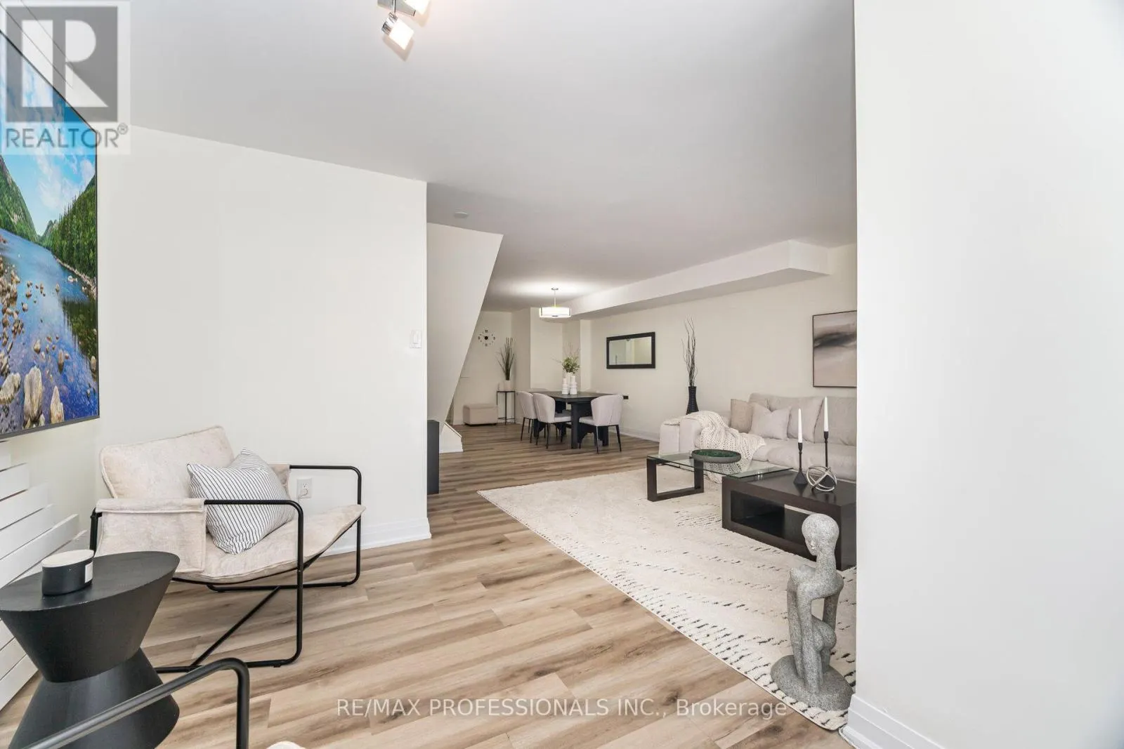 326B - 364 THE EAST MALL