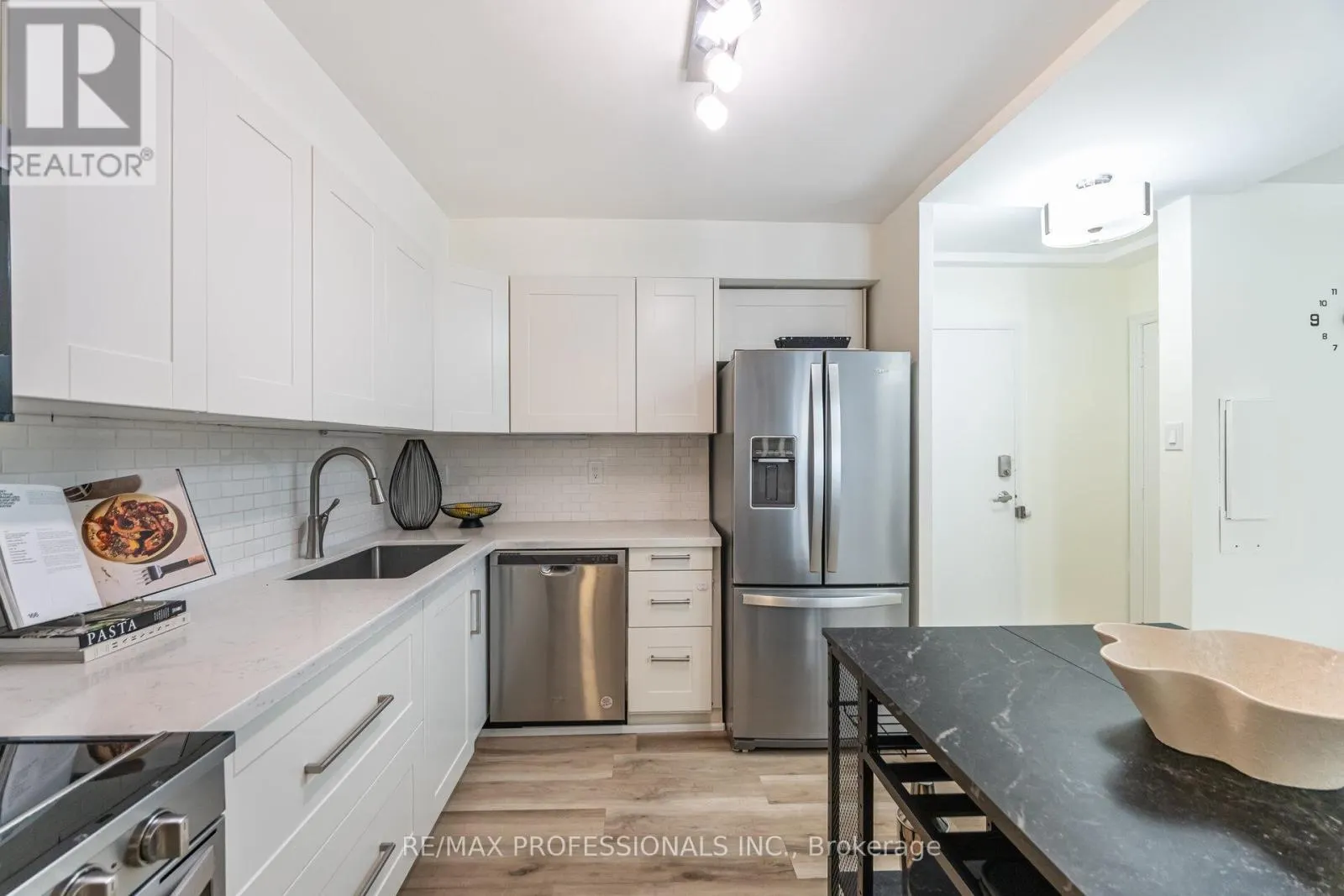 326B - 364 THE EAST MALL