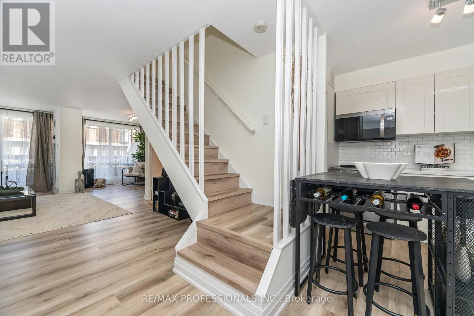 326B - 364 THE EAST MALL