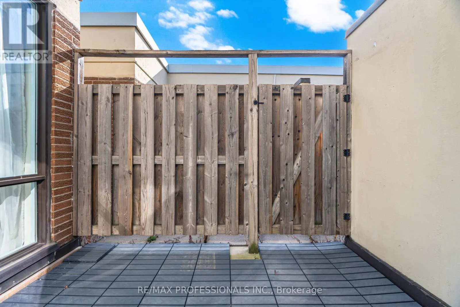 326B - 364 THE EAST MALL