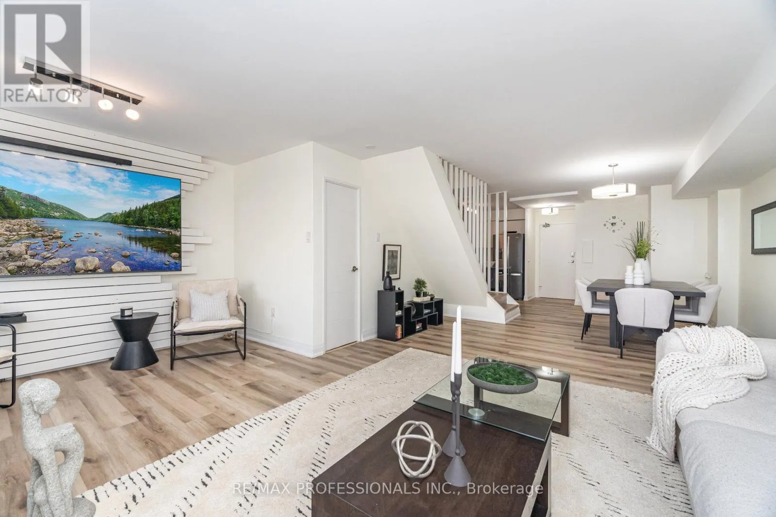 326B - 364 THE EAST MALL