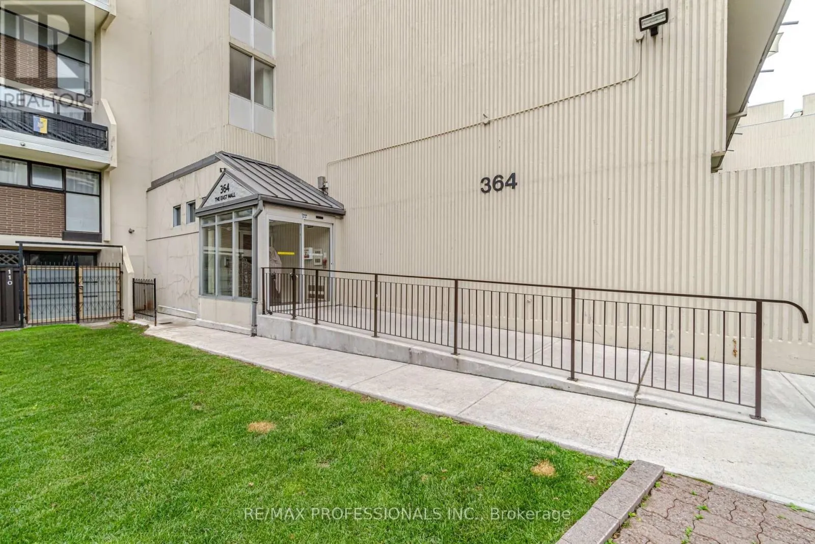 326B - 364 THE EAST MALL