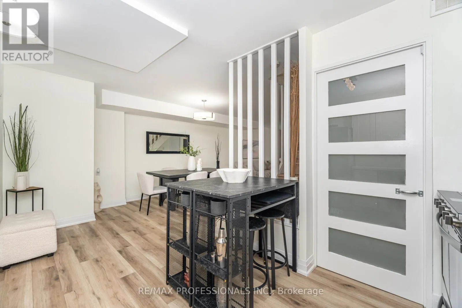 326B - 364 THE EAST MALL