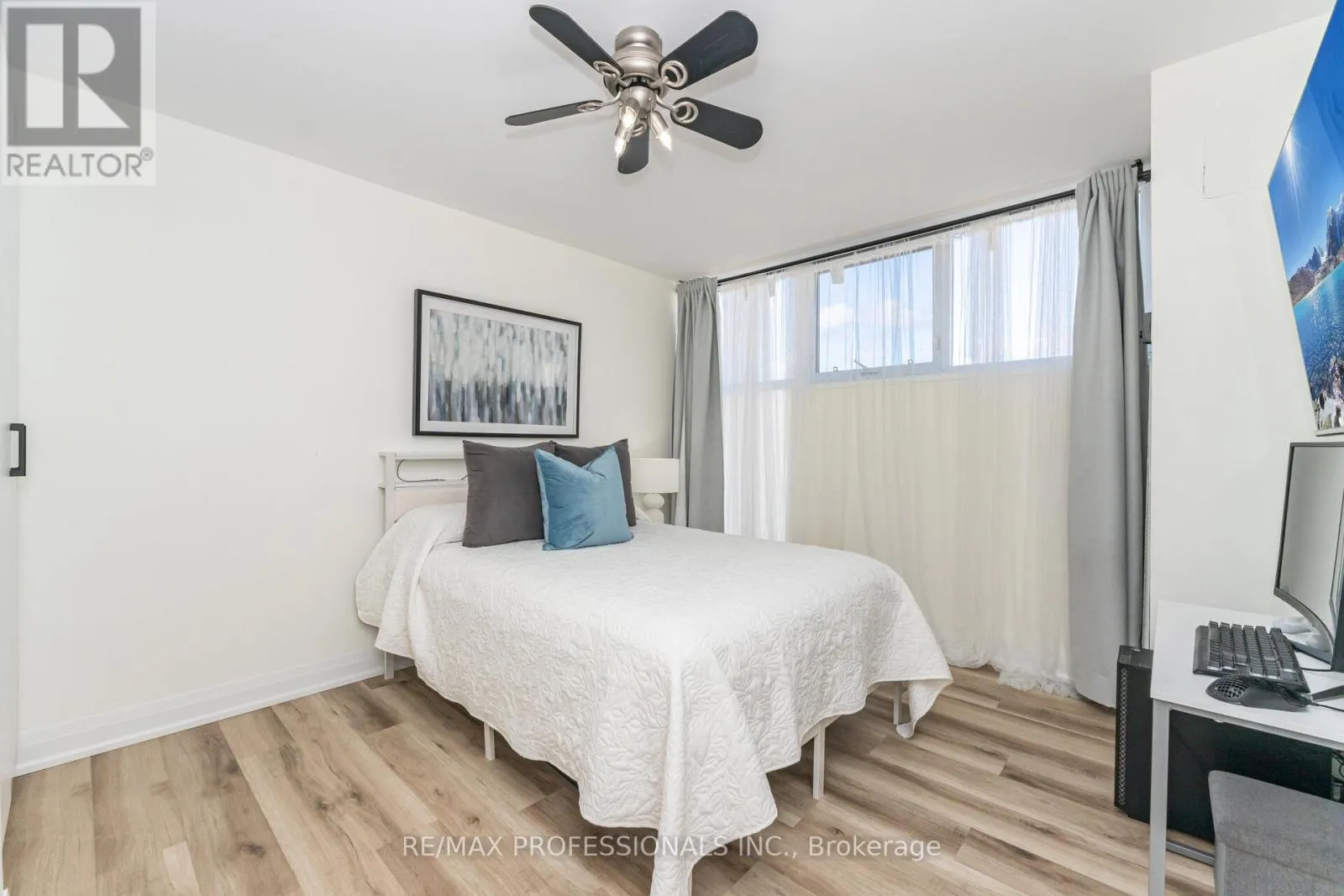 326B - 364 THE EAST MALL