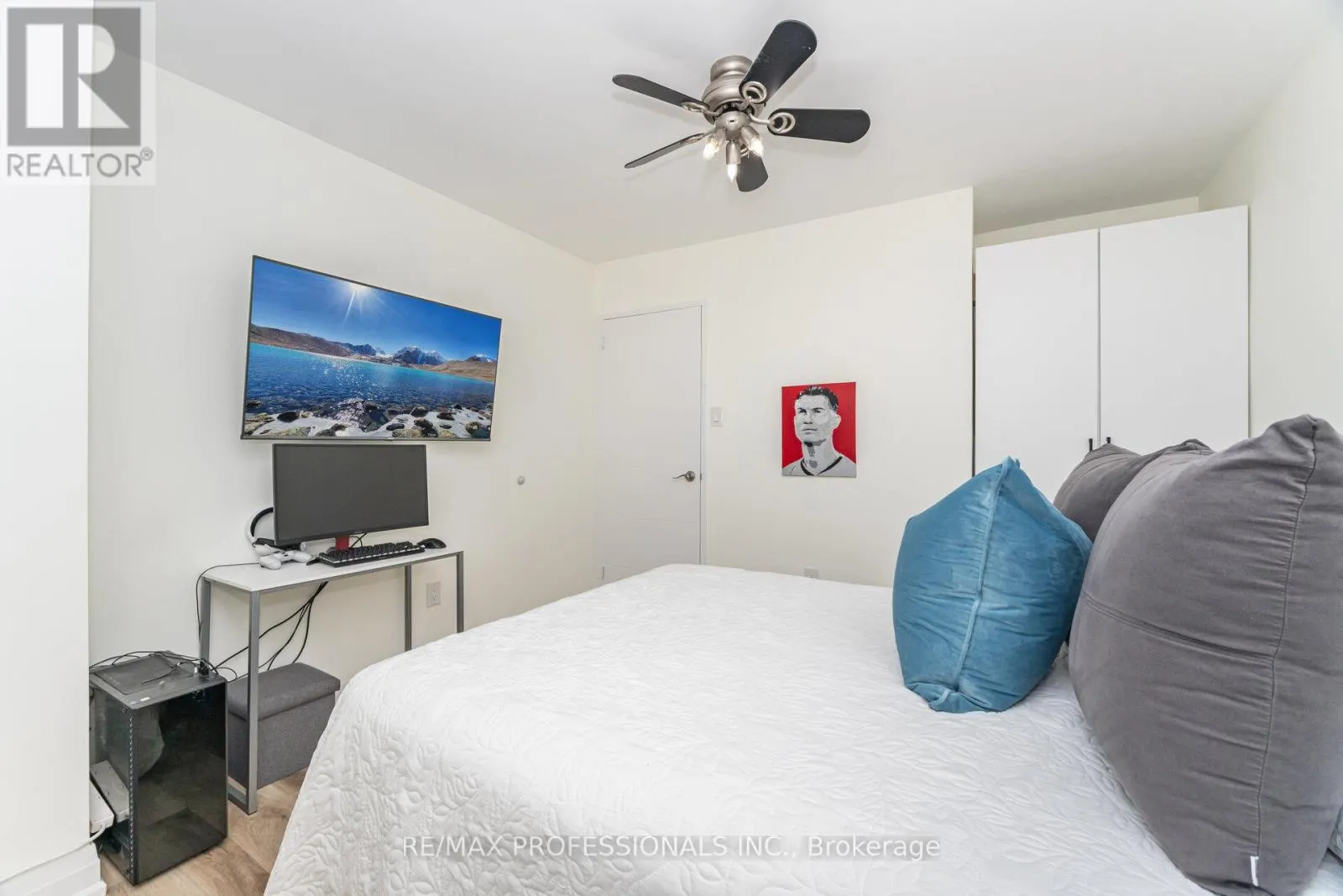 326B - 364 THE EAST MALL