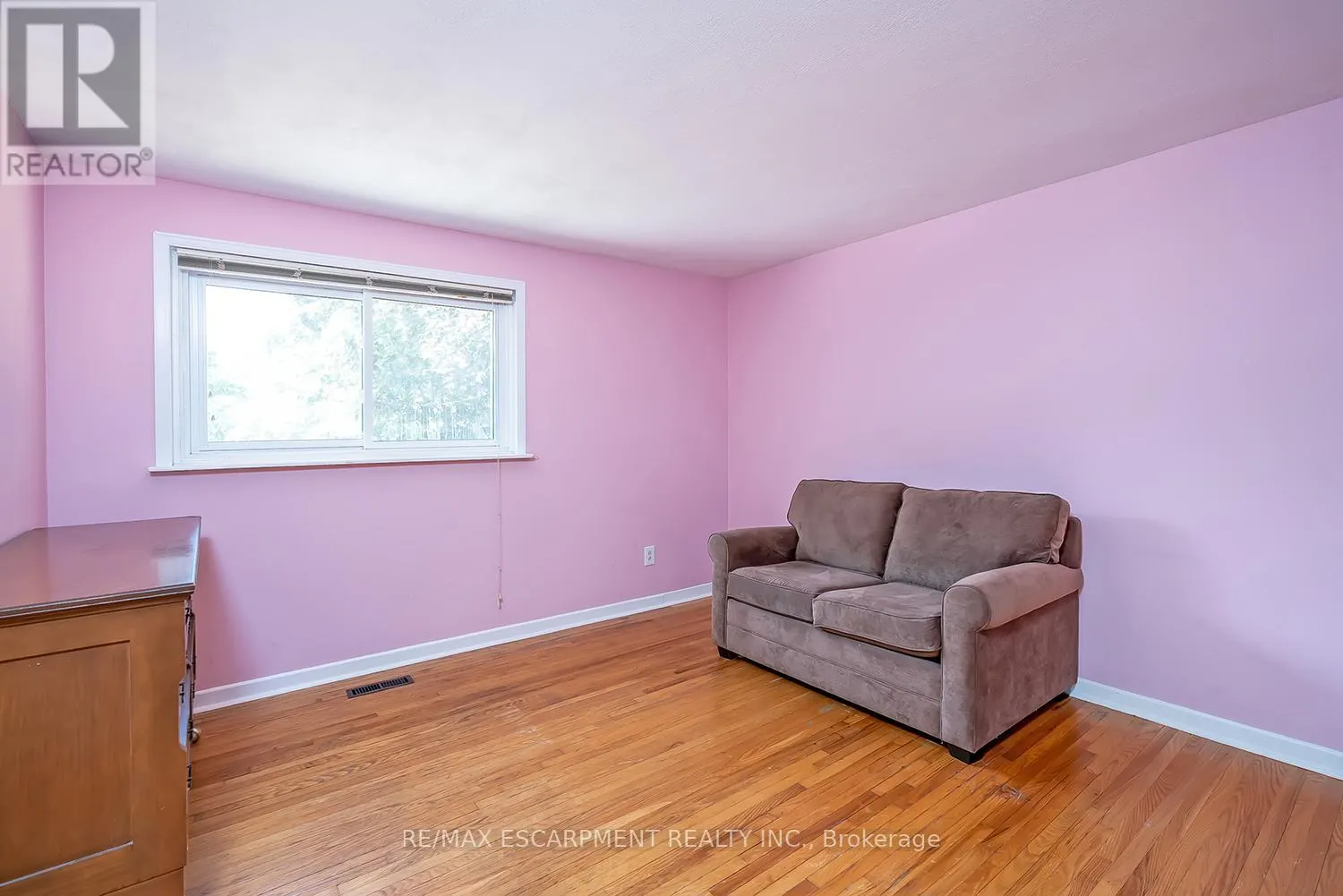 652 ARDLEIGH CRESCENT