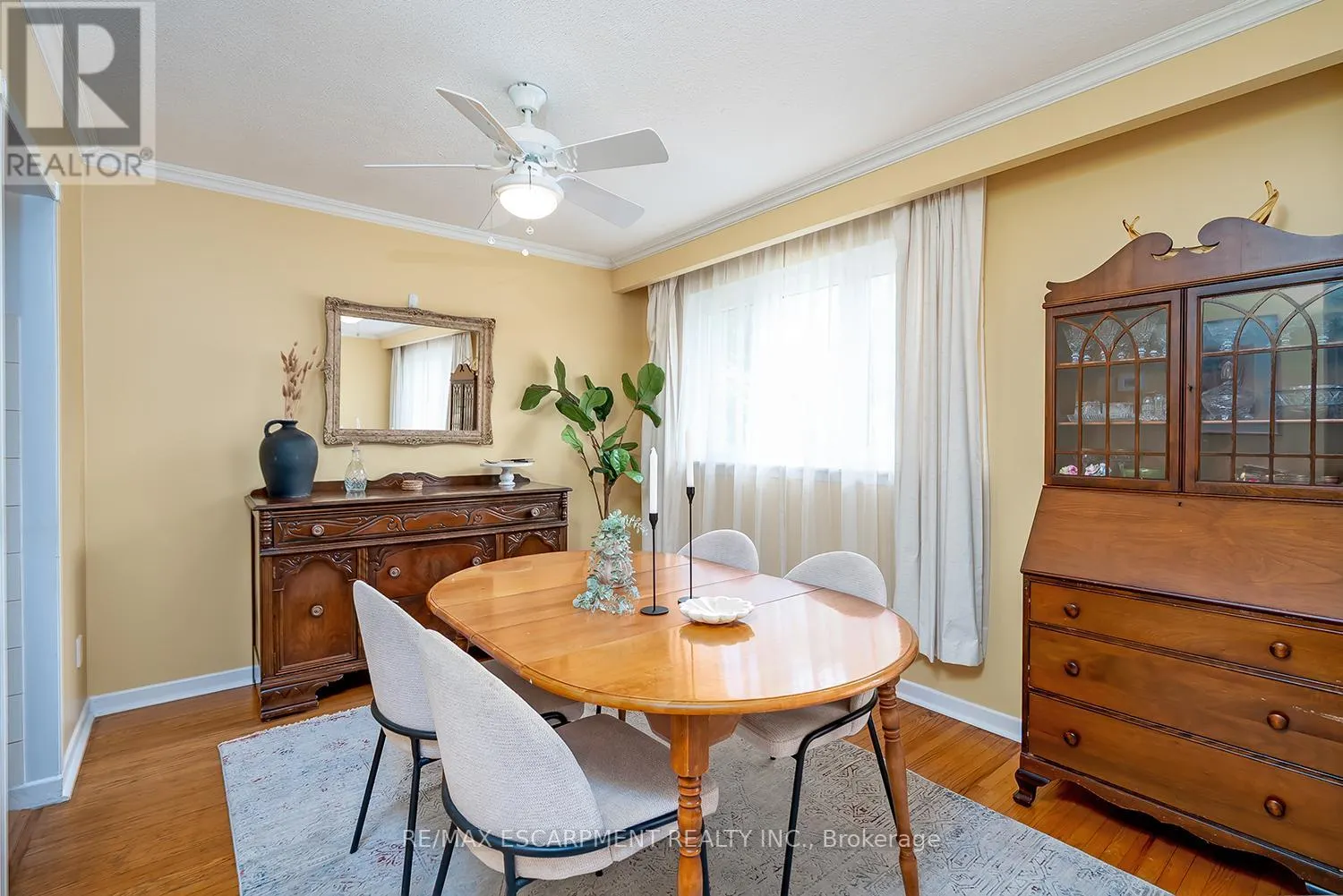 652 ARDLEIGH CRESCENT