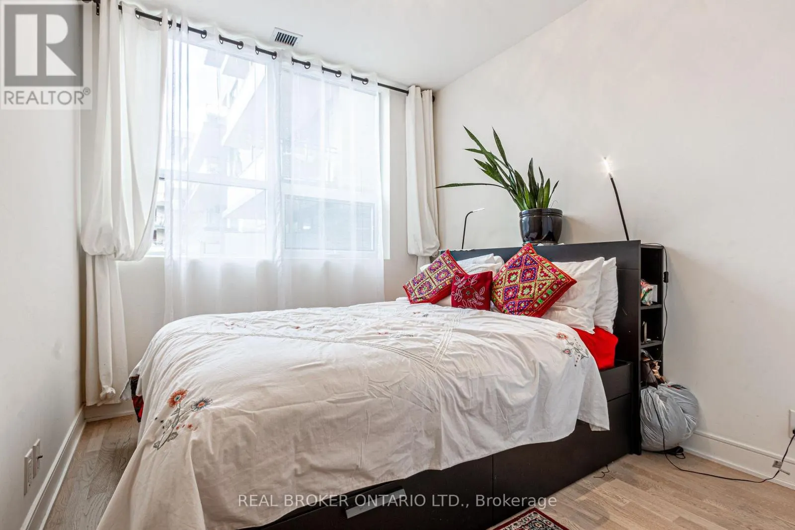 161 - 1575 LAKESHORE ROAD