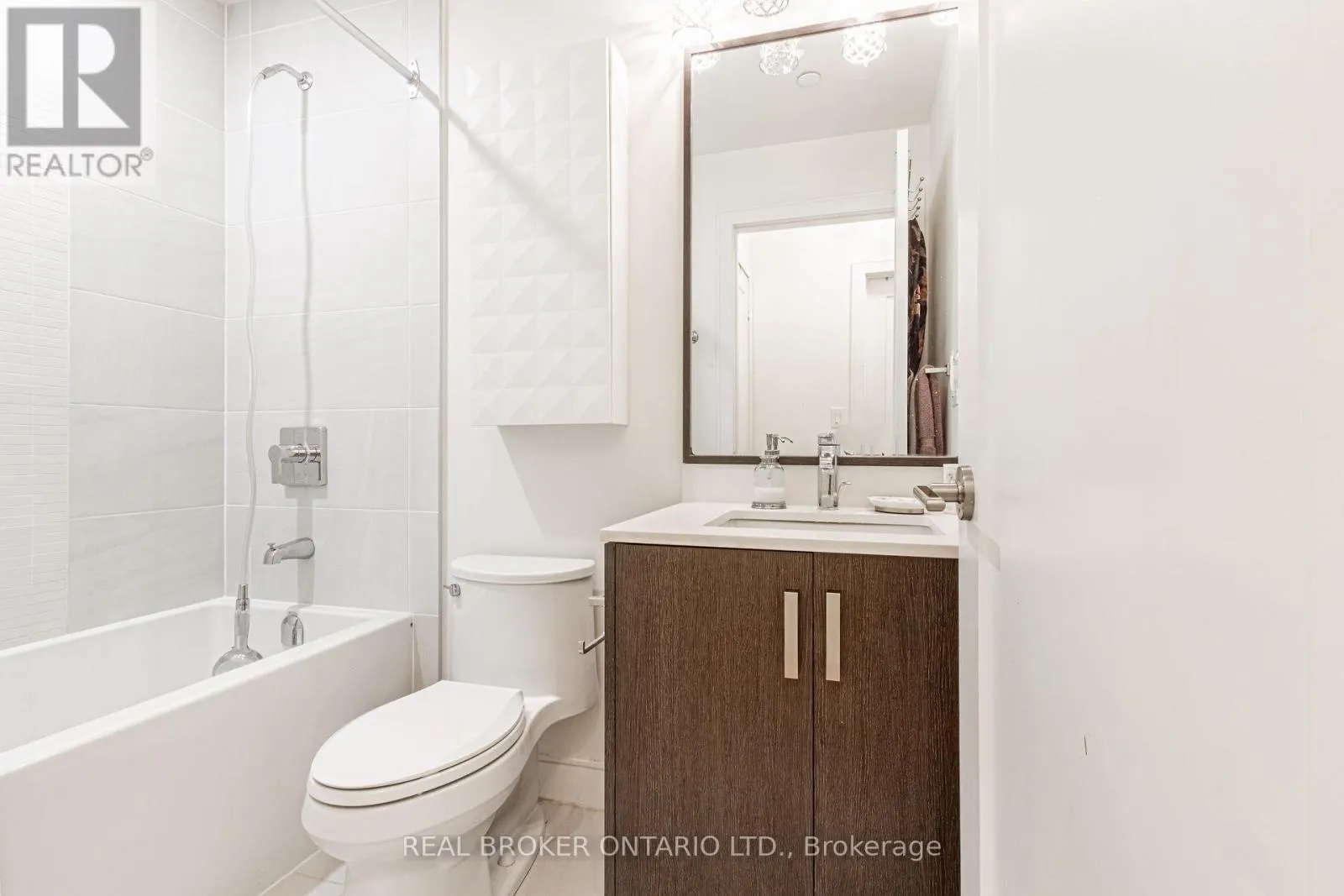 161 - 1575 LAKESHORE ROAD