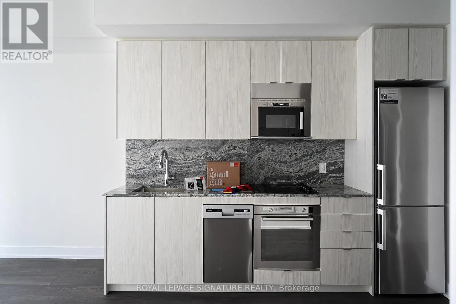 2032 - 5 MABELLE AVENUE