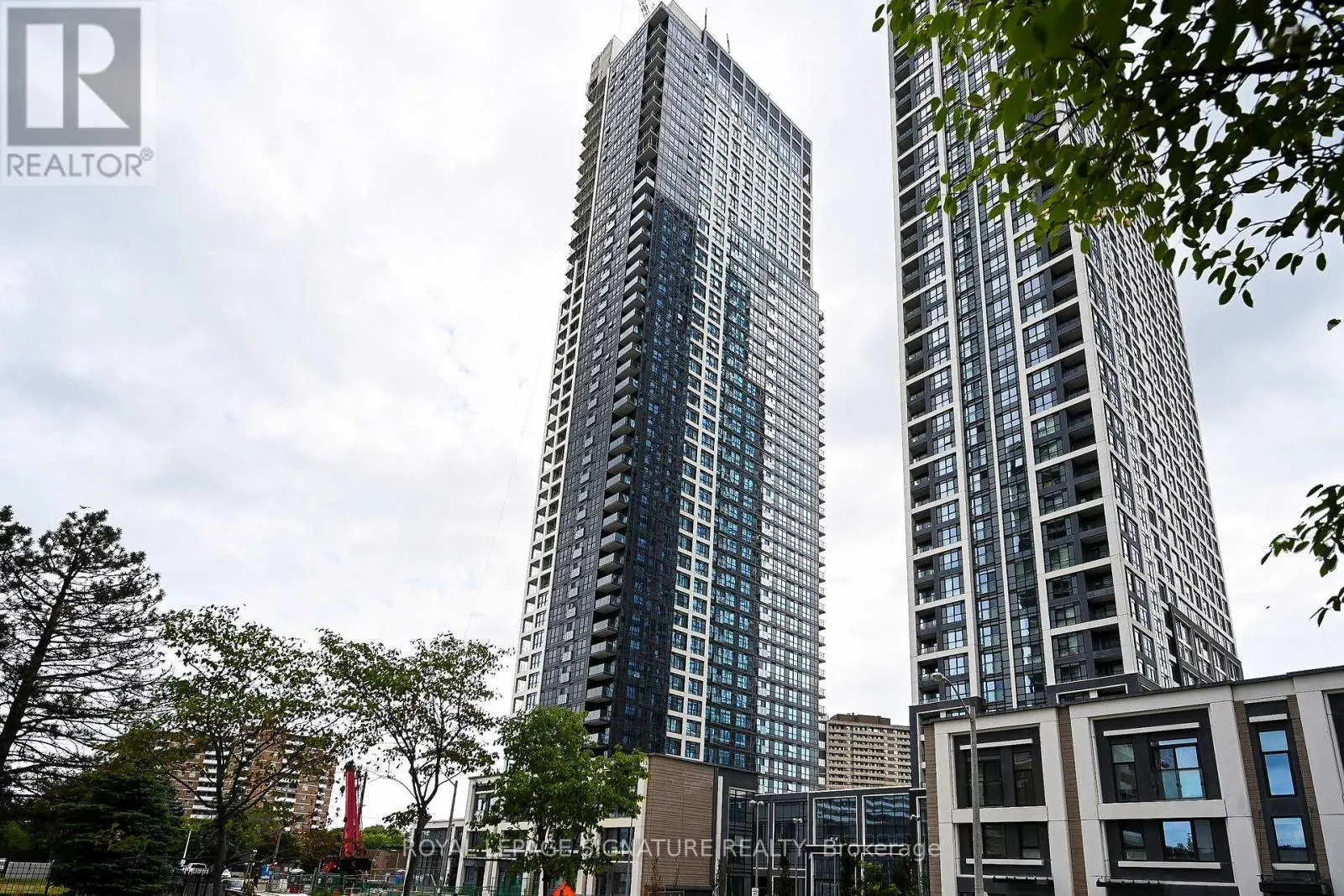 2032 - 5 MABELLE AVENUE