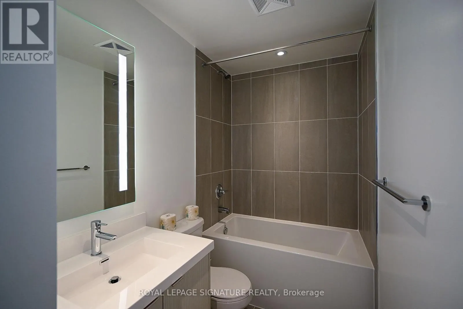 2032 - 5 MABELLE AVENUE