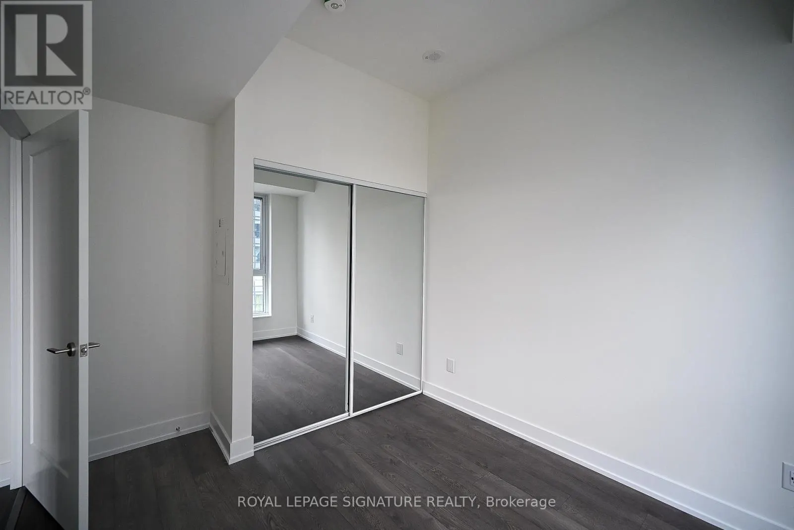 2032 - 5 MABELLE AVENUE