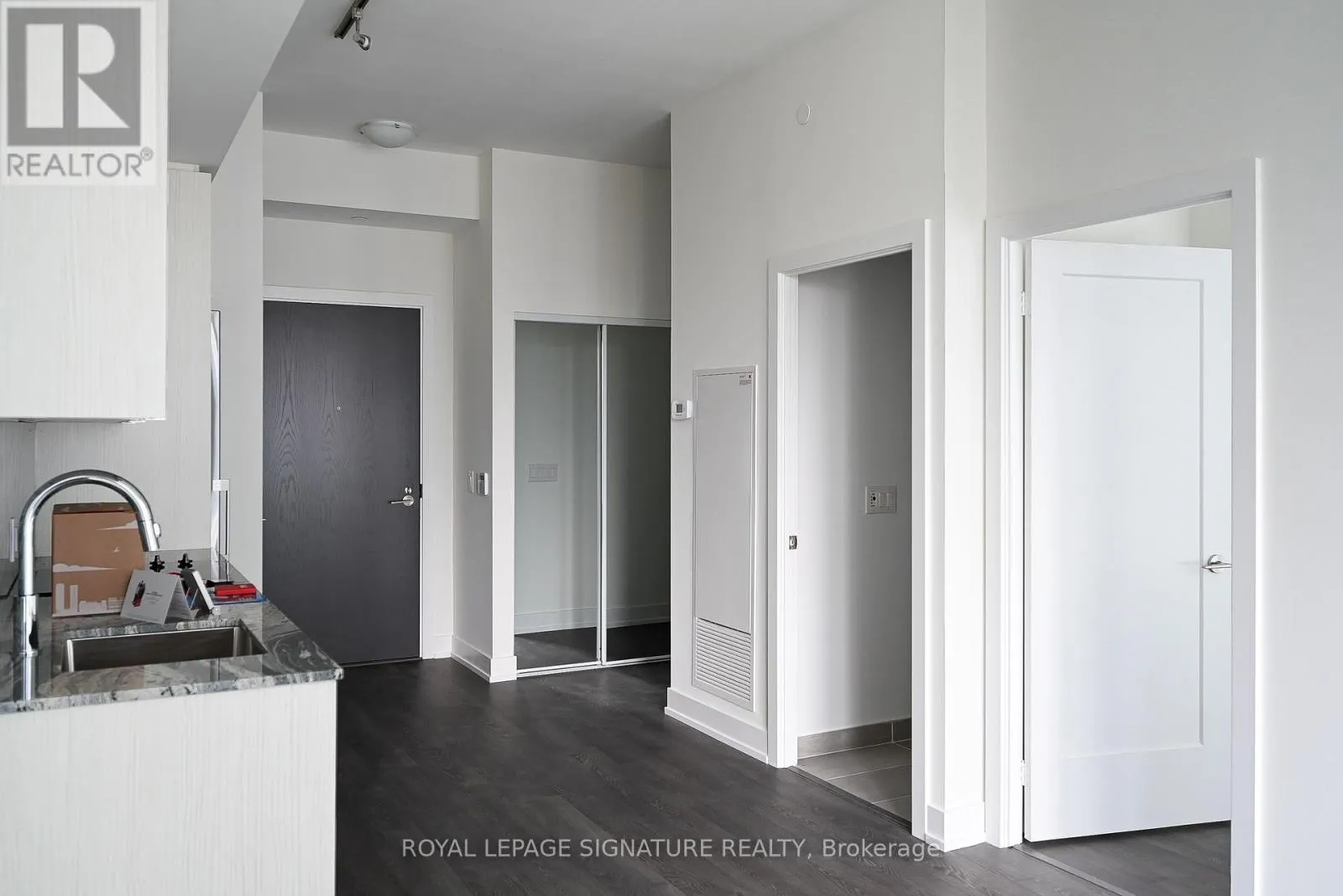 2032 - 5 MABELLE AVENUE