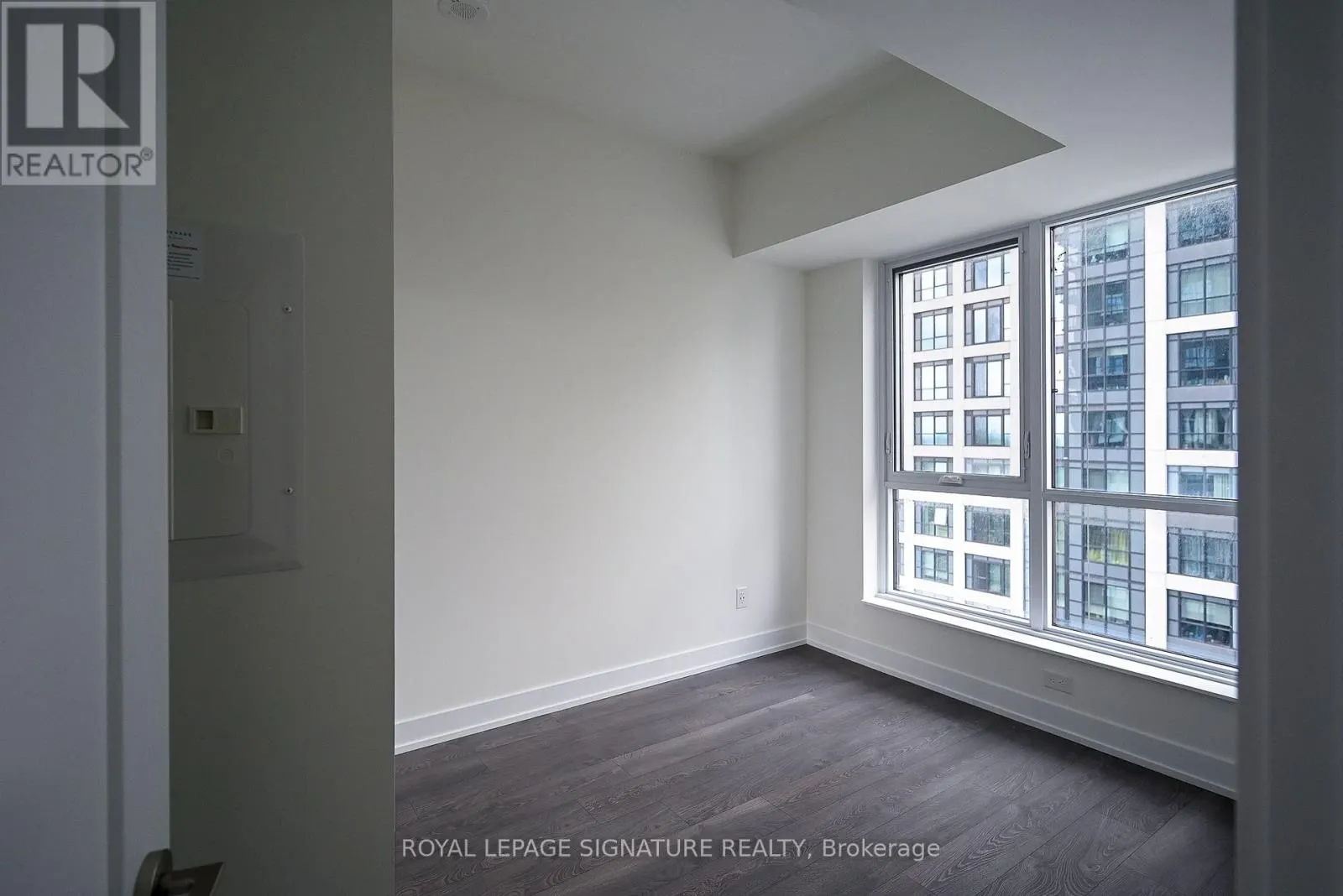 2032 - 5 MABELLE AVENUE