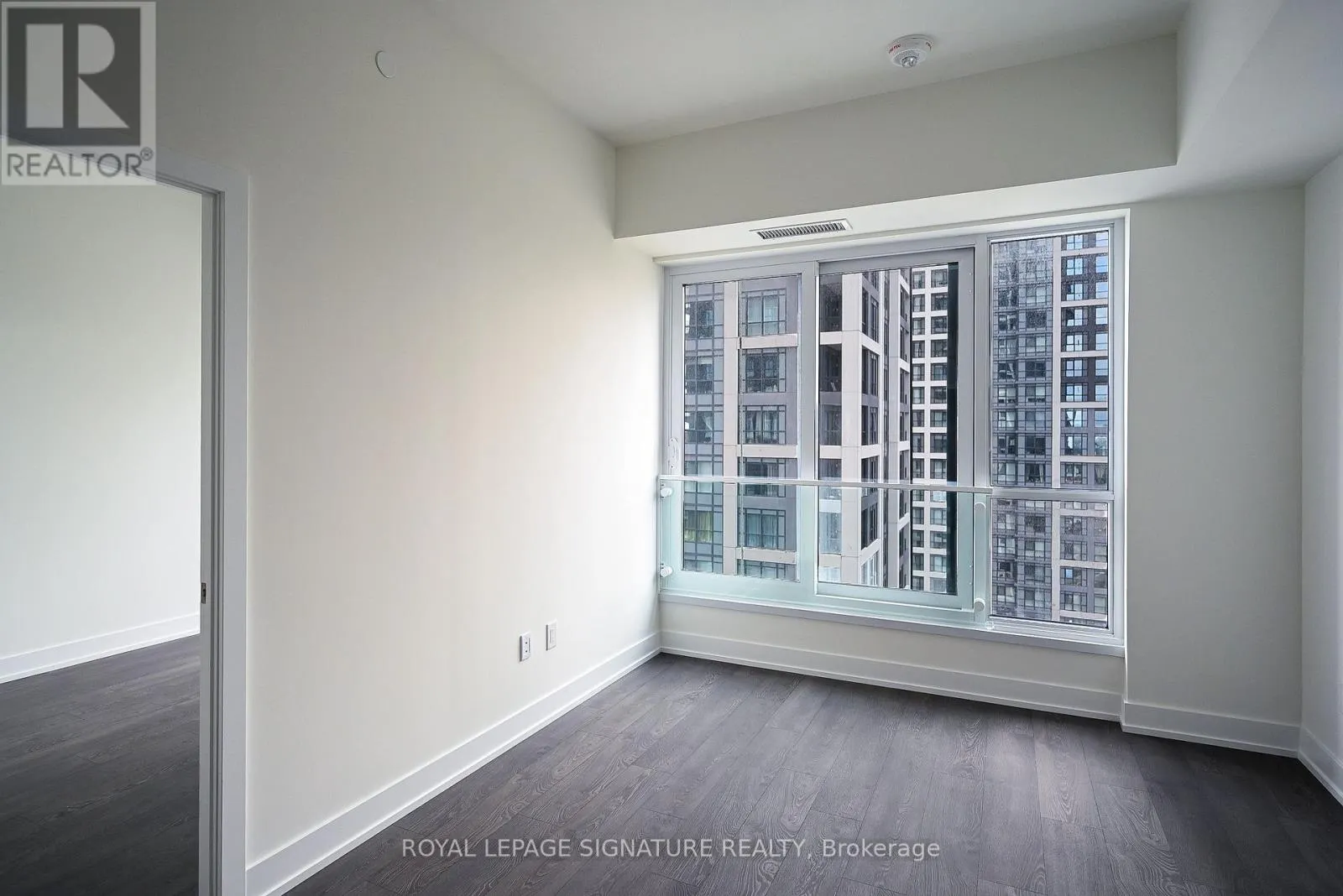 2032 - 5 MABELLE AVENUE